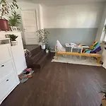Like A House - Lovely Maisonette With Cats *